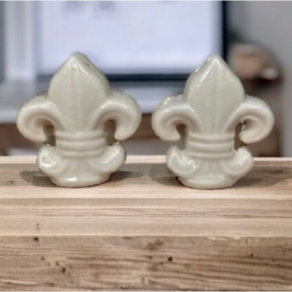 12 Sets of NIB Kate Aspen Fleur-de-lis Salt & Pepper Shakers/Wedding Favors Gift - Picture 1 of 9